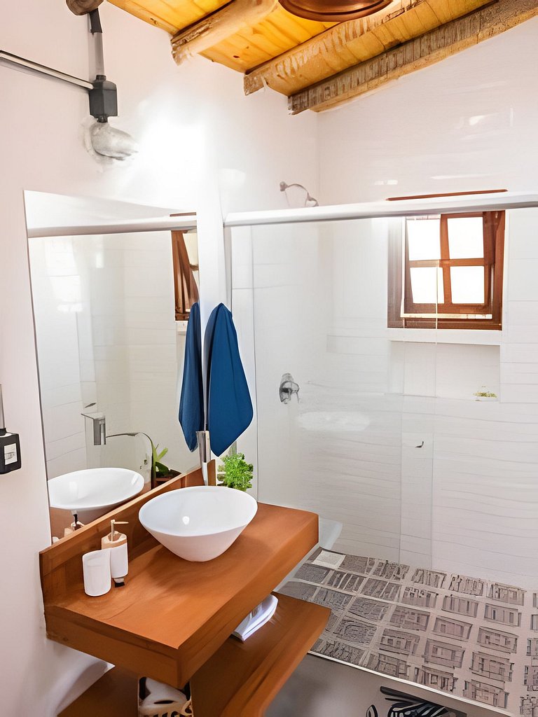 Casa incrível, chalés aconchegantes e lindo jardim