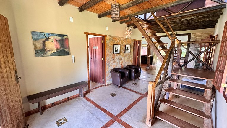 Casa charmosa com chalés, jardim e área gramada