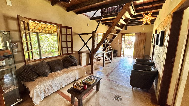 Casa charmosa com chalés, jardim e área gramada