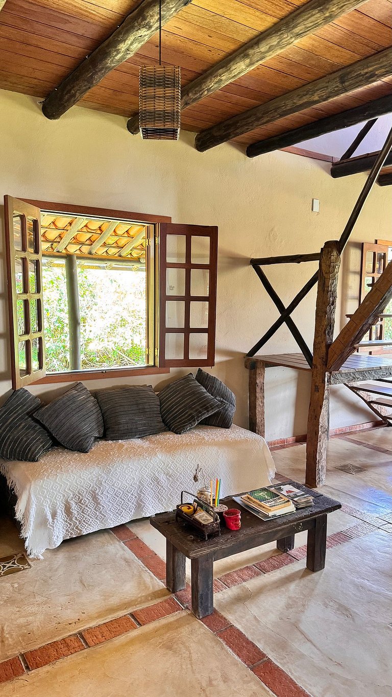 Casa charmosa com chalés, jardim e área gramada