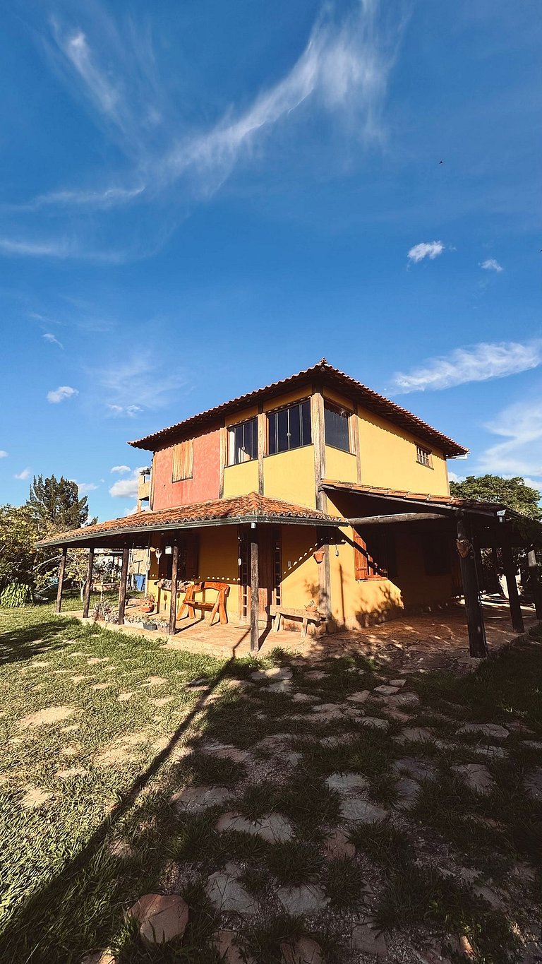 Quarto aconchegante em casa rústica com jardim