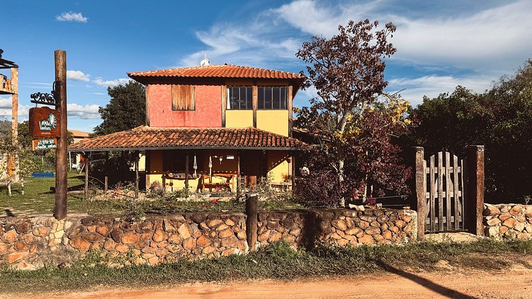 Chalé encantador em casa rústica com lindo jardim