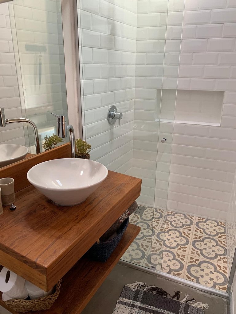 Chalé encantador em casa rústica com lindo jardim