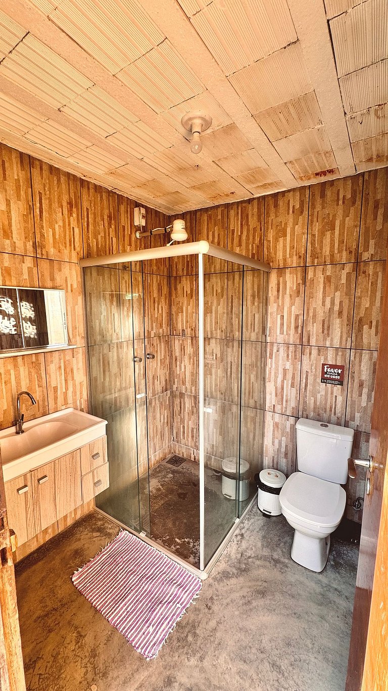 Quarto aconchegante em casa rústica com jardim