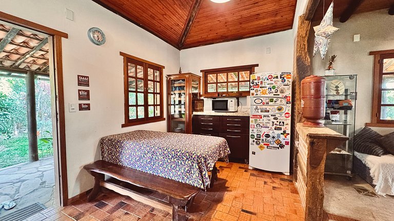 Quarto aconchegante em casa rústica com jardim