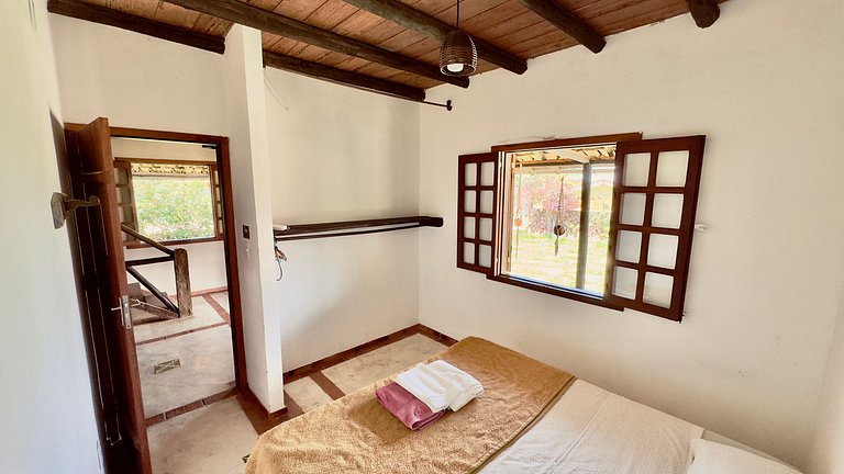 Casa charmosa com chalés, jardim e área gramada