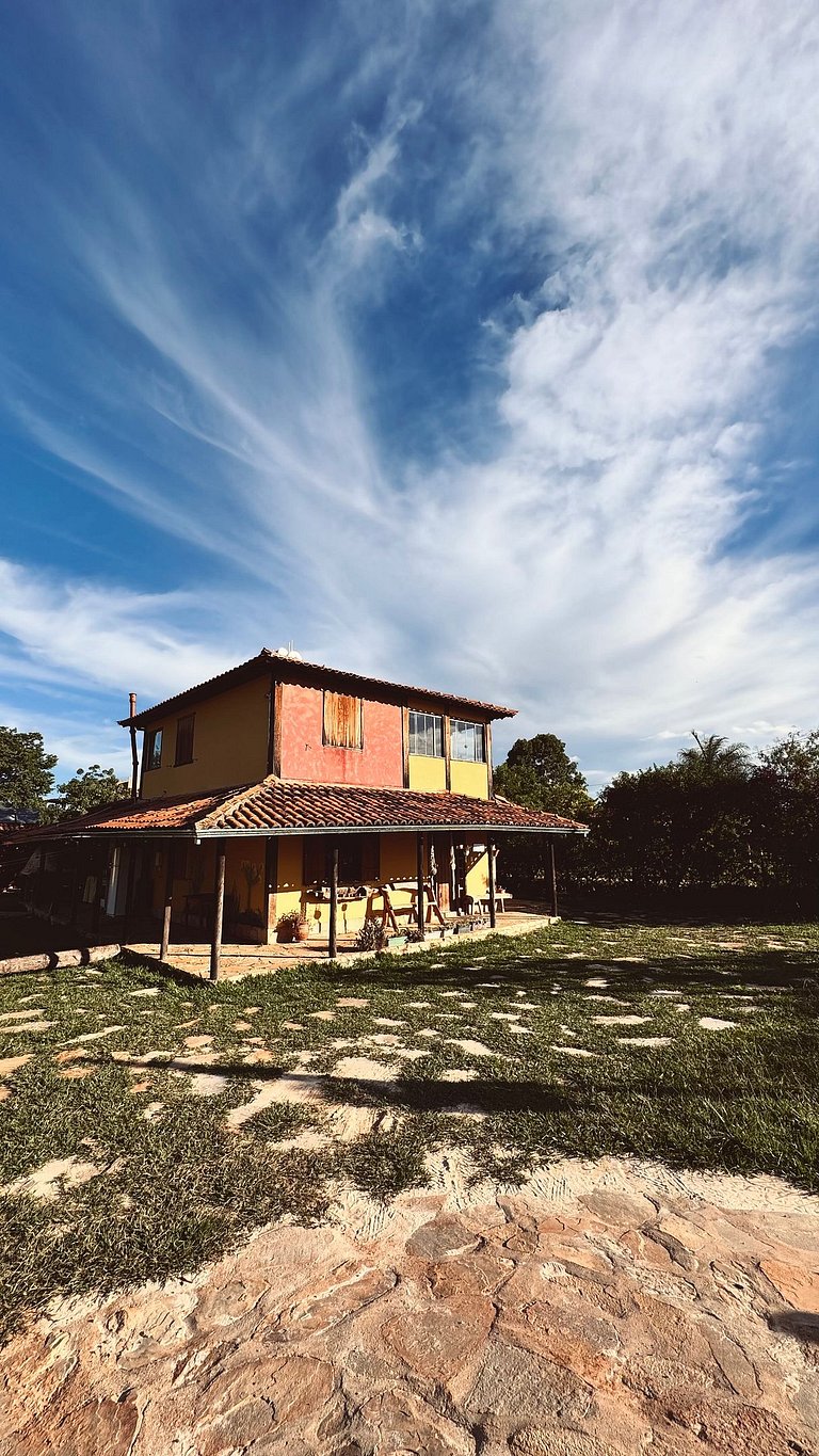 Casa incrível, chalés aconchegantes e lindo jardim