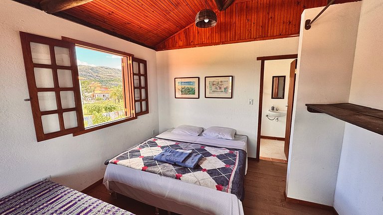 Casa charmosa com chalés, jardim e área gramada