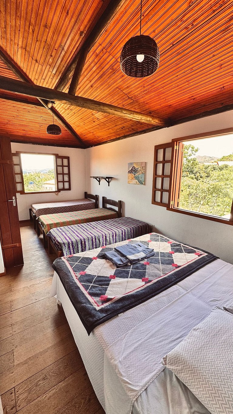 Casa charmosa com chalés, jardim e área gramada