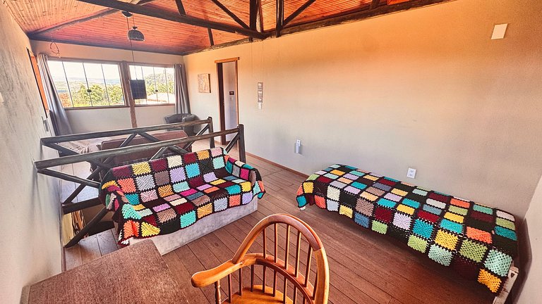 Casa charmosa com chalés, jardim e área gramada