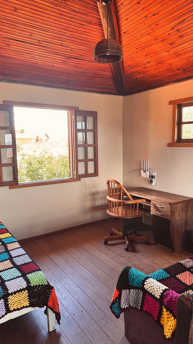 Casa incrível, chalés aconchegantes e lindo jardim