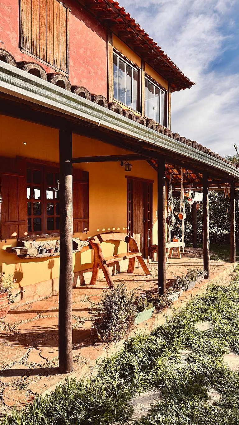 Casa incrível, chalés aconchegantes e lindo jardim