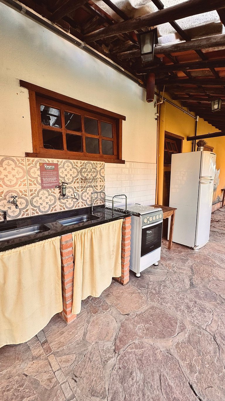 Casa incrível, chalés aconchegantes e lindo jardim