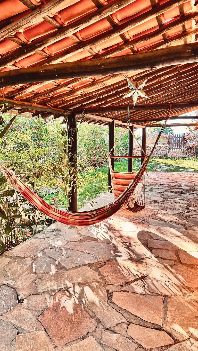 Quarto aconchegante em casa rústica com jardim