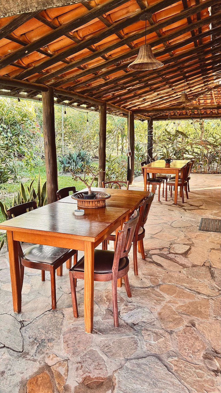 Quarto aconchegante em casa rústica com jardim